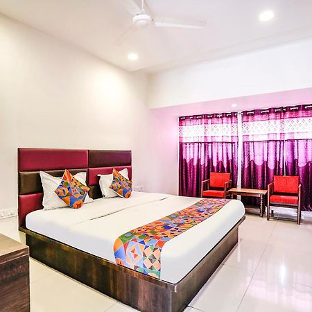 SPOT ON 63194 Hotel Raj Tourist Nashik Exterior foto