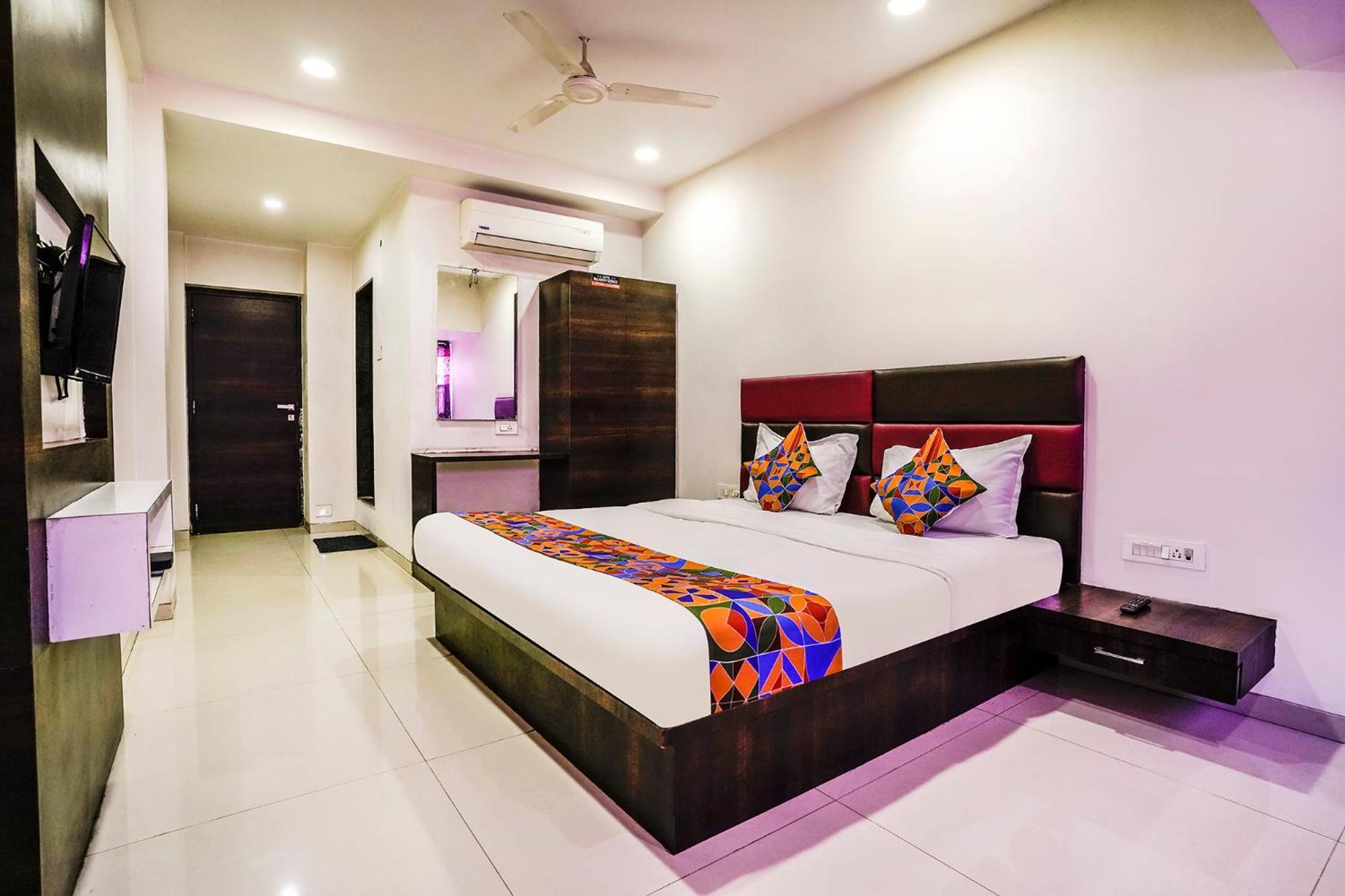 SPOT ON 63194 Hotel Raj Tourist Nashik Exterior foto