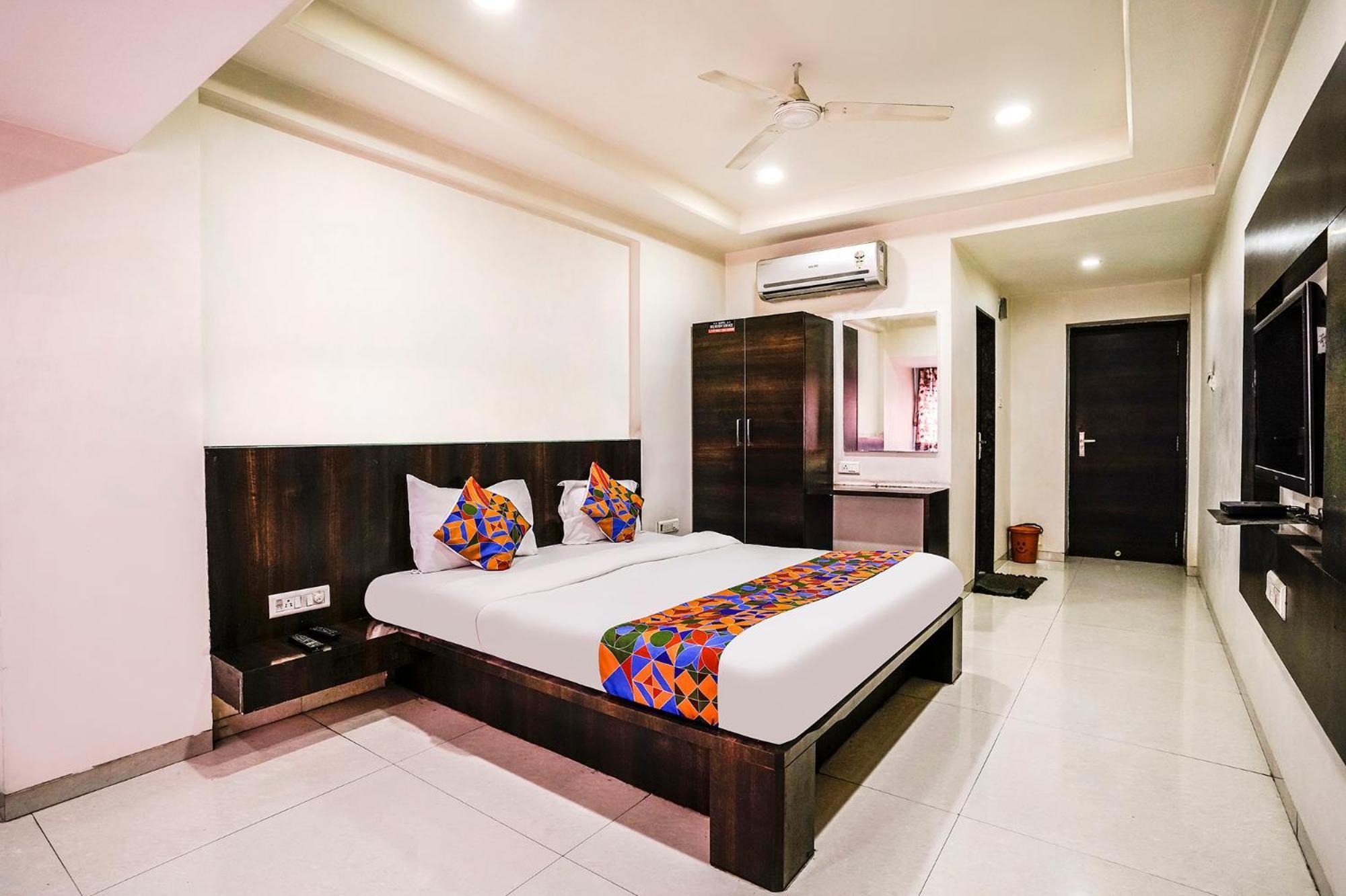 SPOT ON 63194 Hotel Raj Tourist Nashik Exterior foto