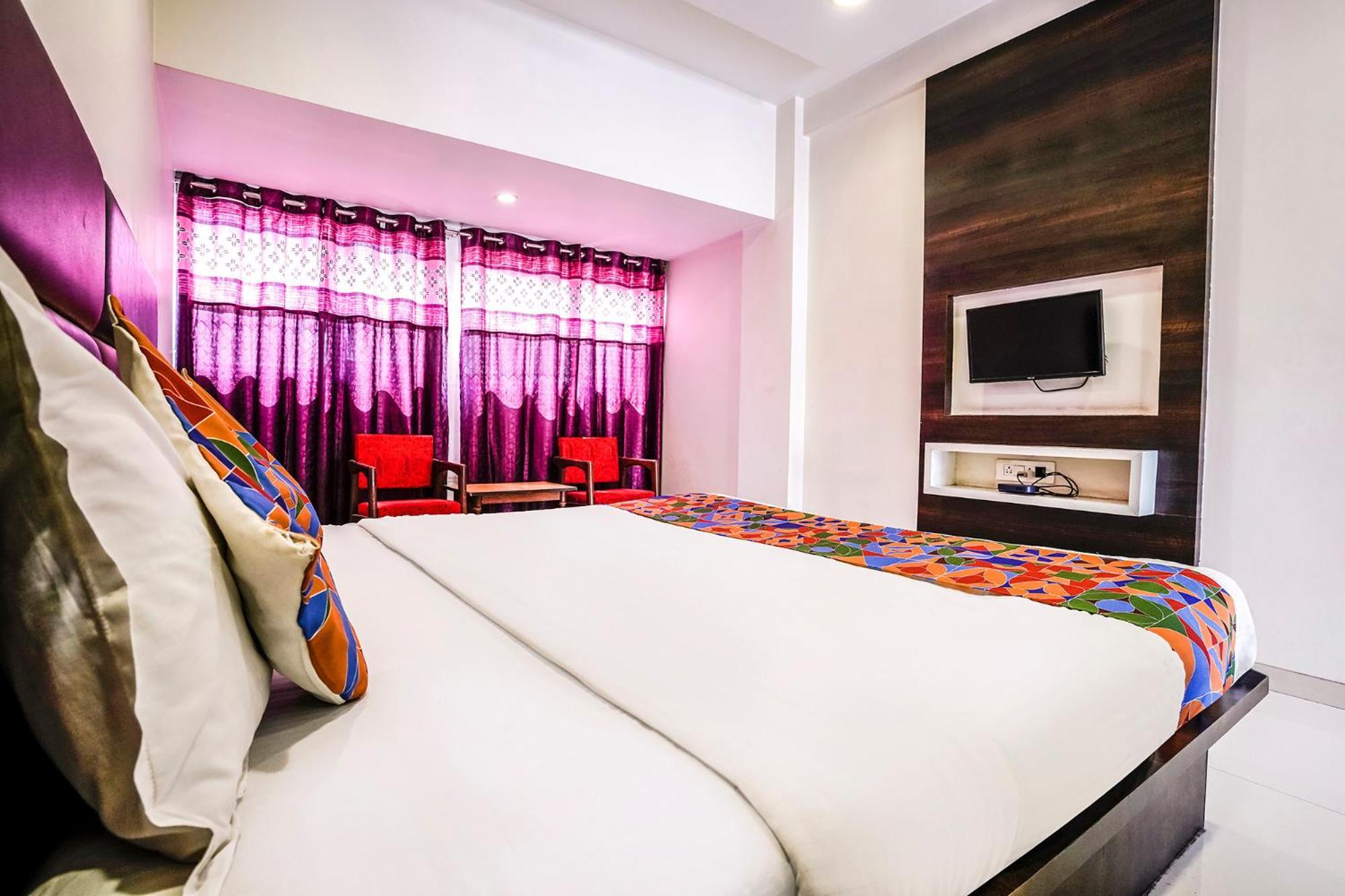 SPOT ON 63194 Hotel Raj Tourist Nashik Exterior foto