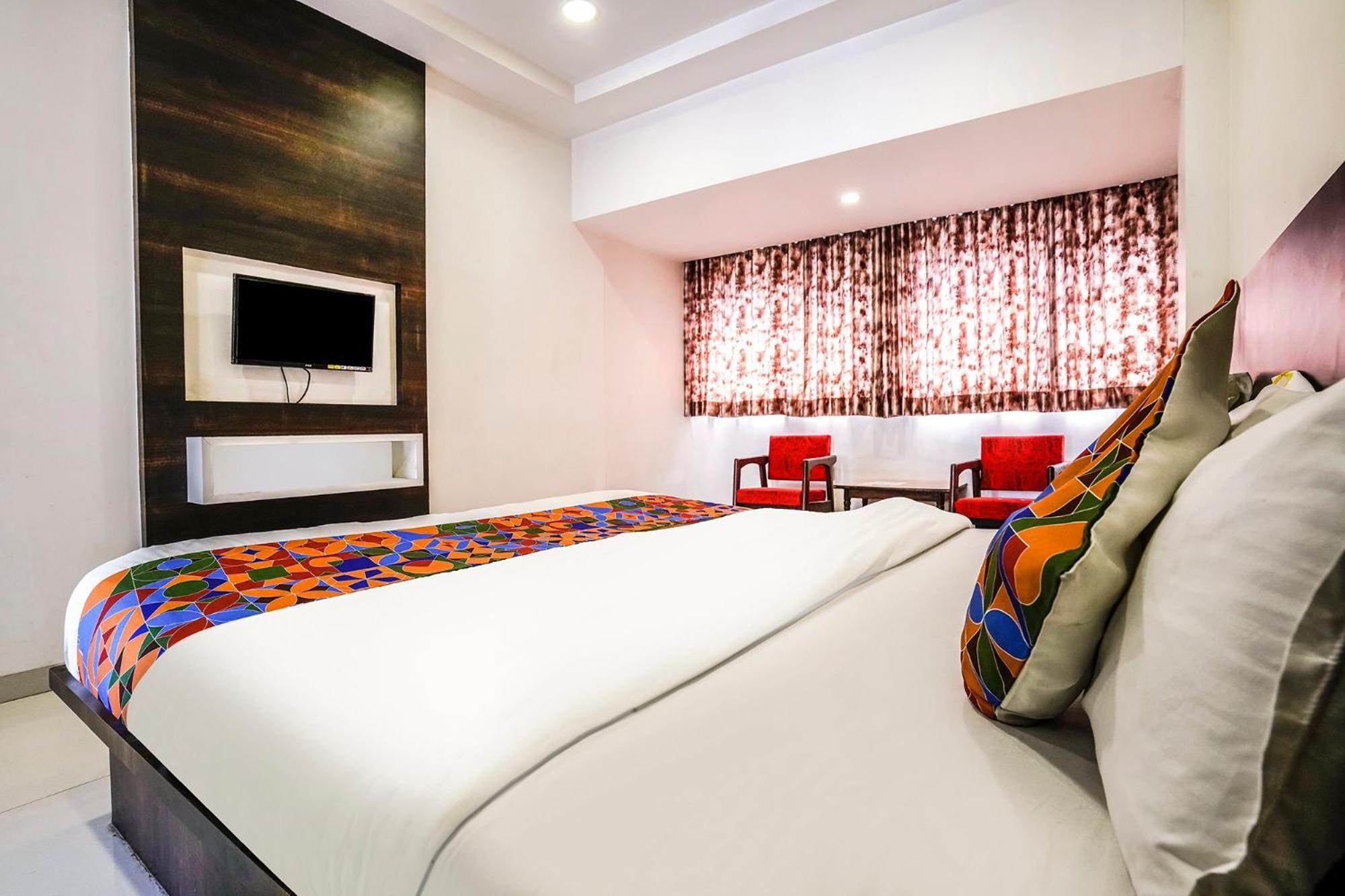 SPOT ON 63194 Hotel Raj Tourist Nashik Exterior foto