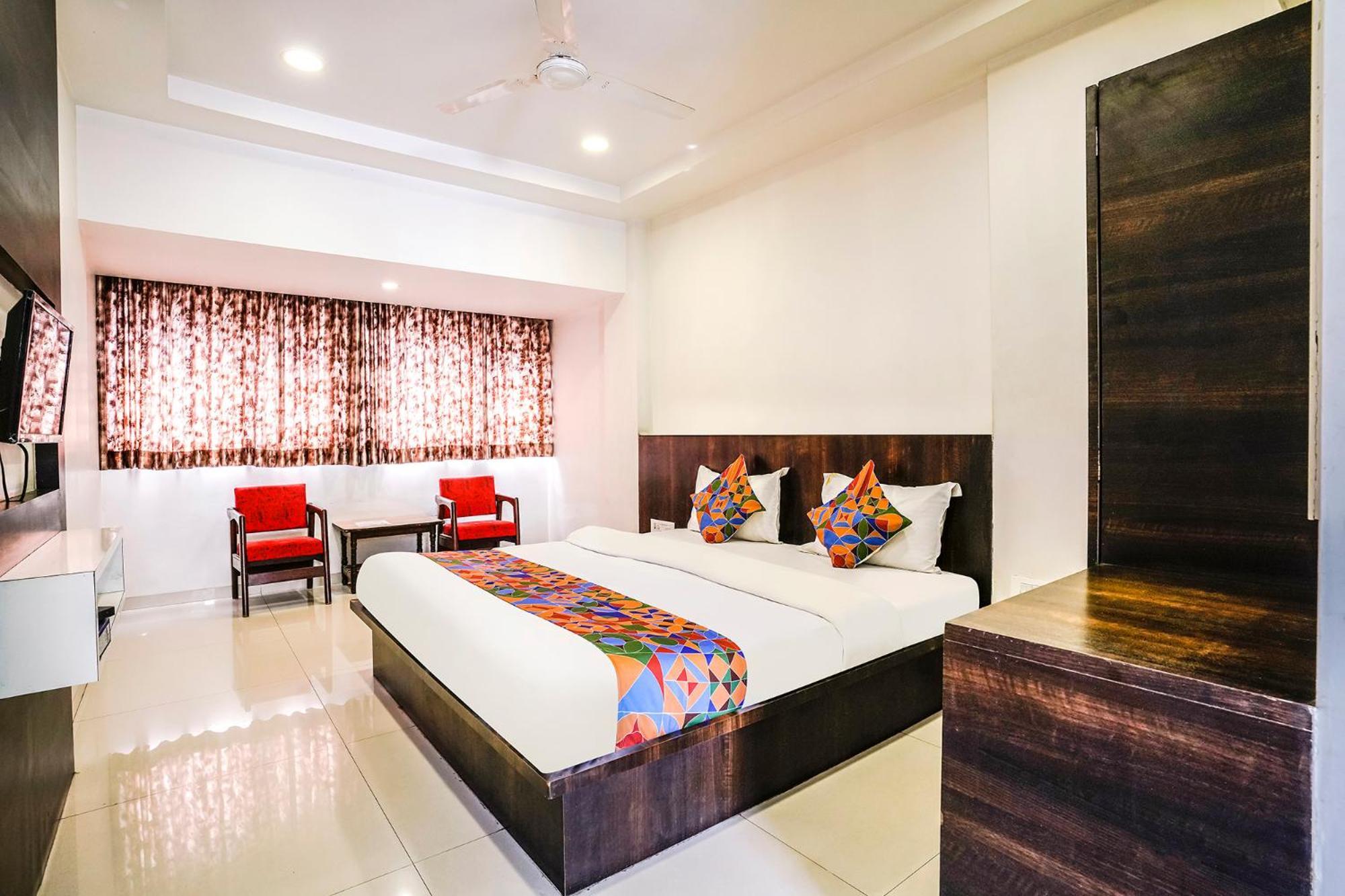 SPOT ON 63194 Hotel Raj Tourist Nashik Exterior foto